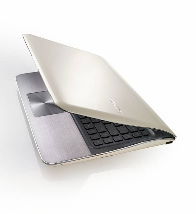 Ноутбук  SAMSUNG  SF410 (S01)