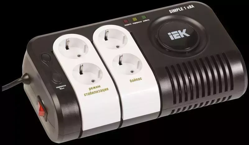 Стабилизатор напряжения IEK Simple 1кВА однофазный черный (IVS25-1-01000)