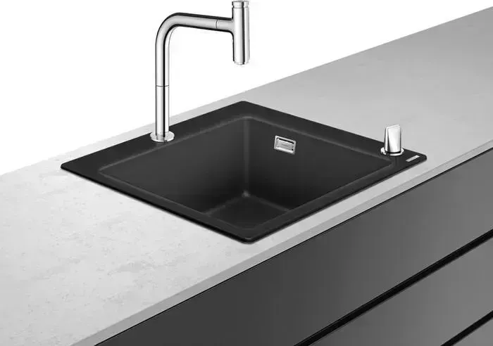 Мойка кухонная и смеситель Hansgrohe и смеситель C51-F450-06 черный/хром (43217000)