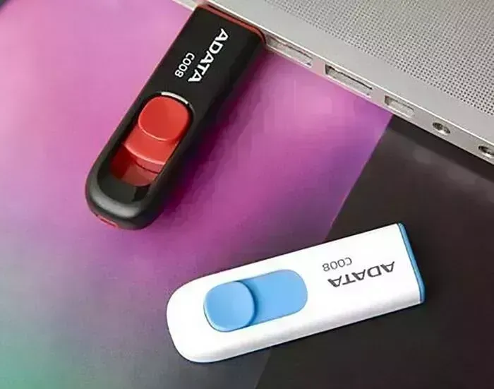 Флеш-накопитель A-DATA Флеш Диск 32Gb Classic C008 AC008-32G-RKD USB2.0 красный/черный