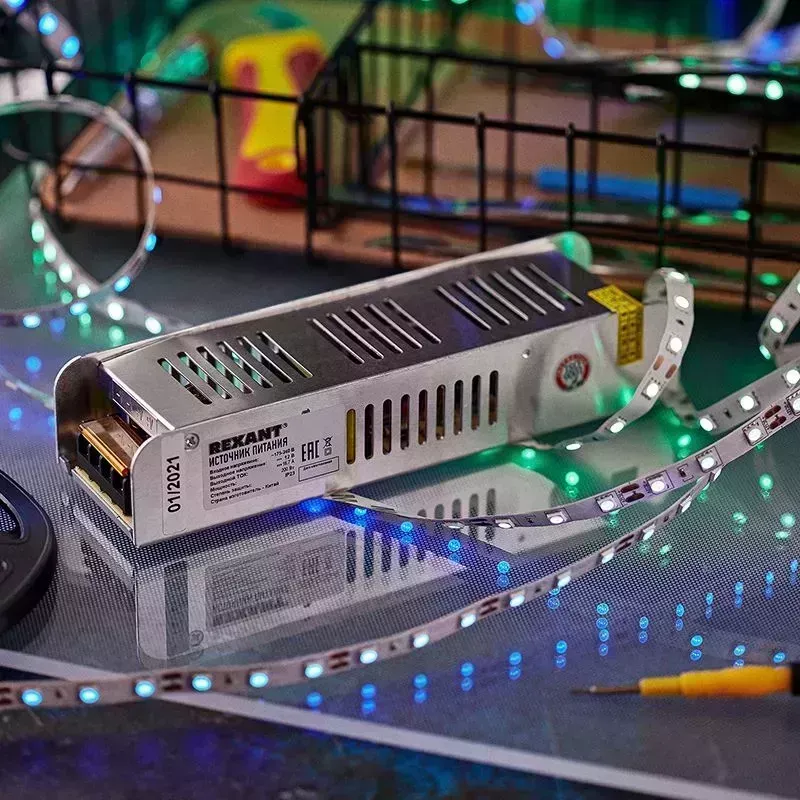 Блок питания REXANT (200-200-4) Источник компактный 12 V 16,7 A 200 W с разъемами под винт, без влагозащиты (IP23)