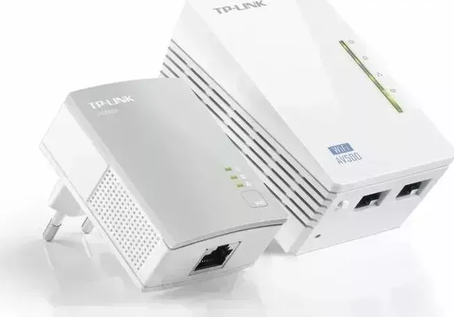Сетевой адаптер TP-Link Powerline TL-WPA4220 KIT AV600 Fast Ethernet