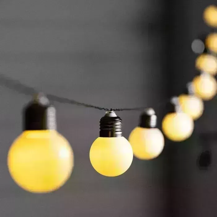 Гирлянда LUAZON LIGHTING Нить 2.7 м с насадками Белые шары, IP44, тёмная нить, 10 LED, свечение тёплое белое, 8 режимов, на солнечной батарее м с 10 8 солнечная батарея 9399592