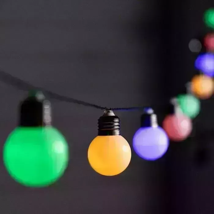 Гирлянда LUAZON LIGHTING Нить 2.7 м с насадками Белые шары, IP44, тёмная нить, 10 LED, свечение мульти, 8 режимов, солне на чной батарее м с 10 8 чная батарея 9399594