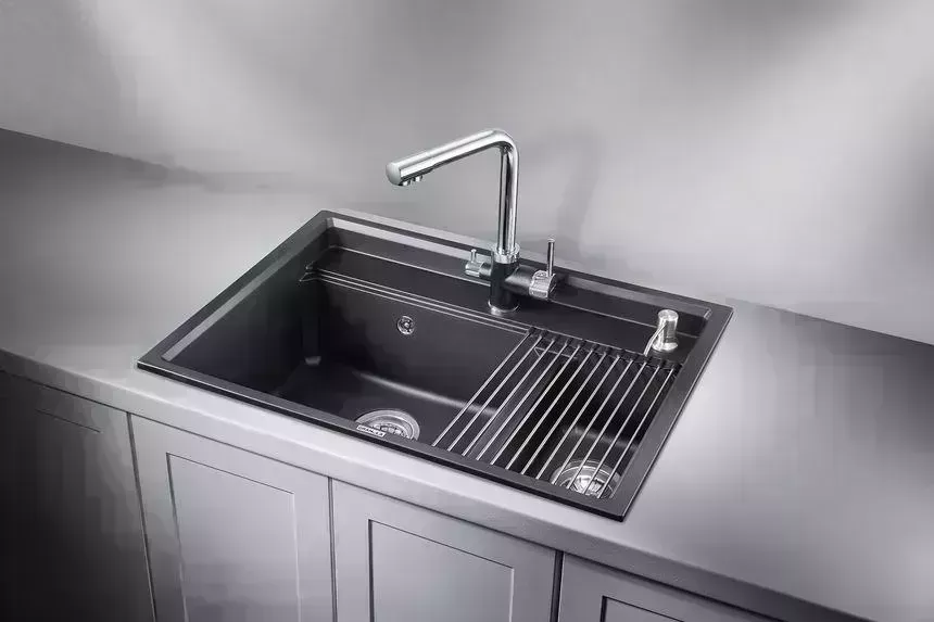 Мойка кухонная GRANULA KS-7302 ШВАРЦ (чёрный металлик) кварц