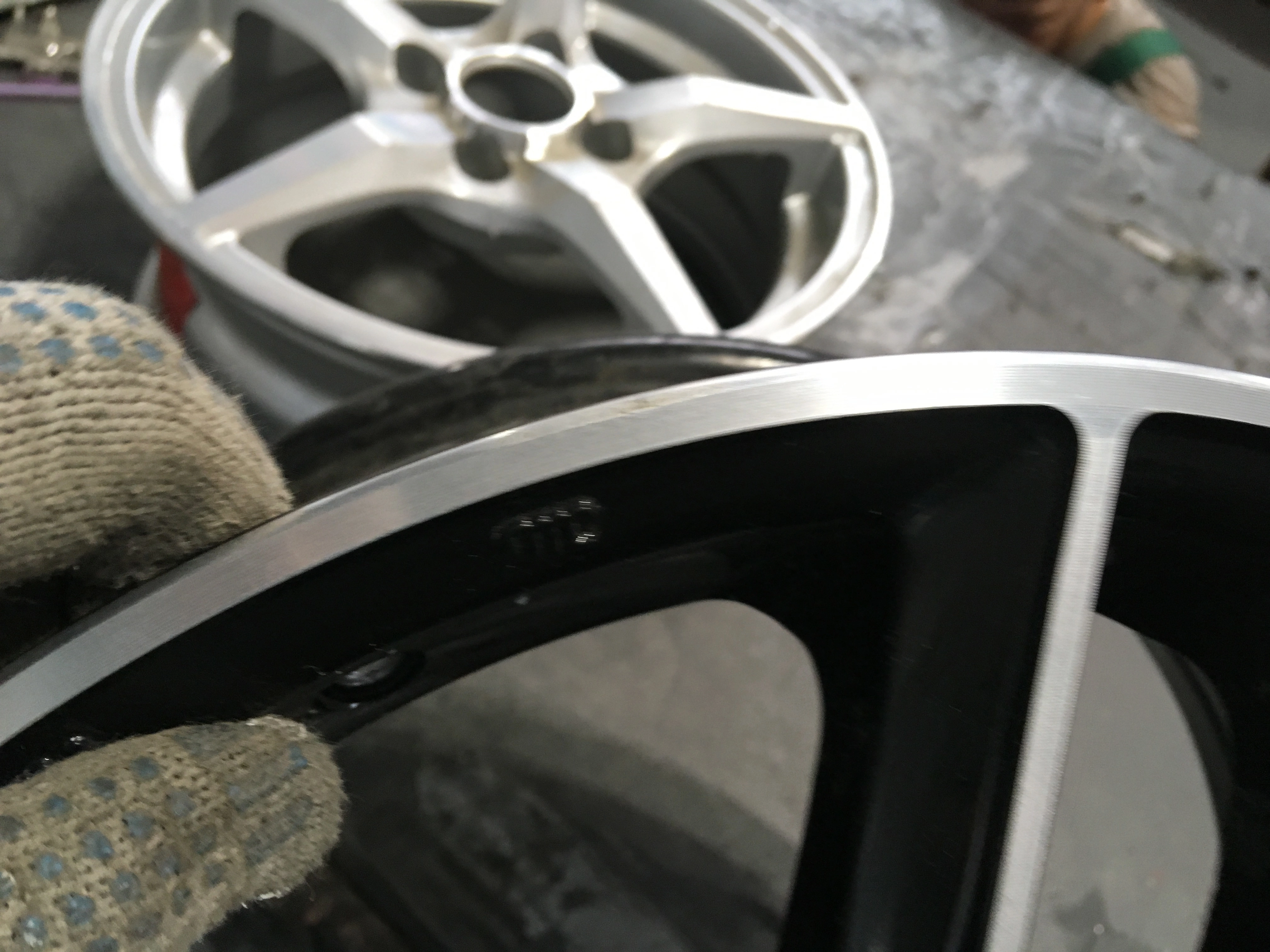 Диск автомобильный Распродажа SH656 NZ 6X15/5X100 ET40 D57.1 BKF*(Механические повреждения)