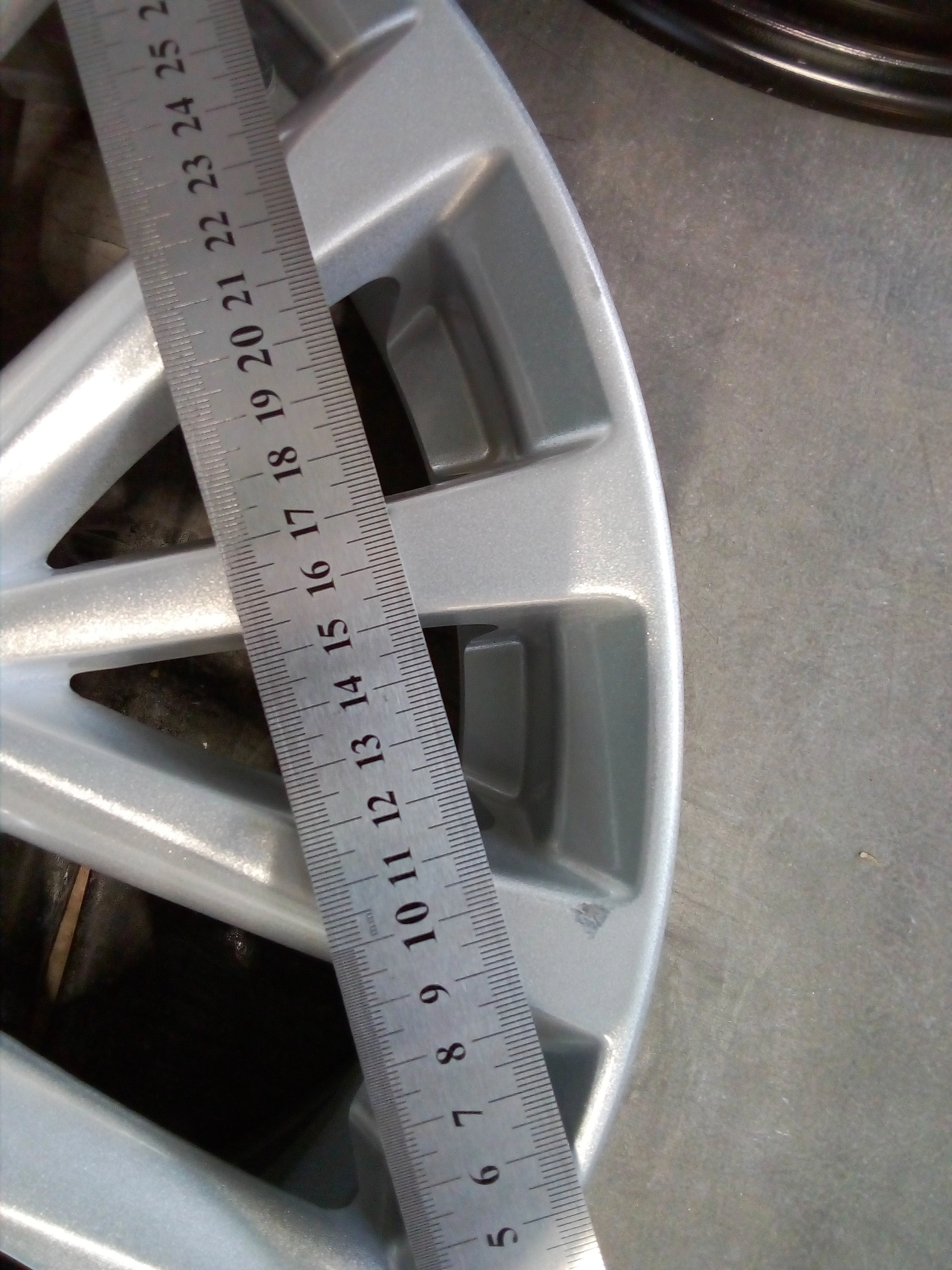 Диск автомобильный Распродажа 704 NZ 6X15/4X100 ET45 D60.1 S*(Механические повреждения)