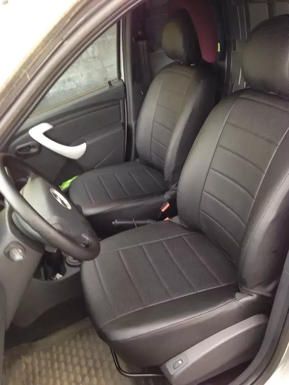 Чехлы из экокожи (2004-2014) для Renault Logan 1 чёрные