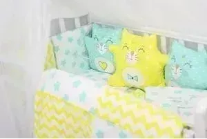 Комплект в кроватку By Twinz в с игрушками Котики мята-желтый, 4 предм.