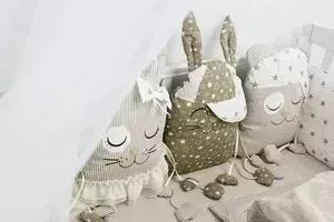 Комплект в кроватку By Twinz в с игрушками Друзья кофейный, 4 предм.