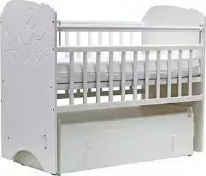 Кроватка детская ТОПОТУШКИ 120х60 СОФЬЯ (арт.61) (облака) маятник ящ. на кол. (белый)