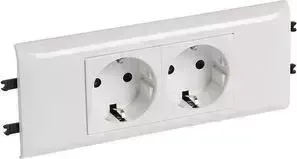 Розетка с заземлением Legrand двойная Mosaic DLP 65 2х2К+З для кабель-канала немецкий стандарт с суппортом белая (077432)