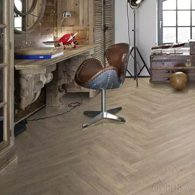 ПВХ плитка  Kahrs LT Click Herringbone 720*120 Taiga CHW 120 (правая) LTCHW2115-R-120